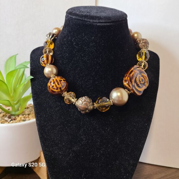 "JS" Brand Beaded Bib Necklace with Lobster Closure / 14" Length / Preowned Item - Picture 4 of 7